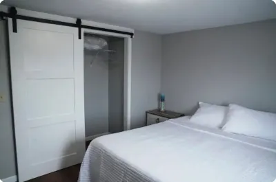 Charming one-bedroom house with a king size with AC and WiFi in enjoyable Wabash The Love Bug Floral 주변 호텔