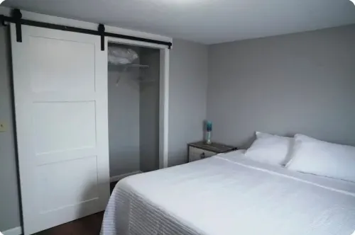 Charming one-bedroom house with a king size with AC and WiFi in enjoyable Wabash