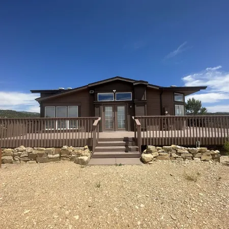 Mineral Spring at Zion. 15 Minutes to Zion's East gate! Beautiful hilltop home.