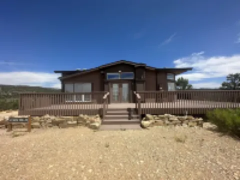 Mineral Spring at Zion. 15 Minutes to Zion's East gate! Beautiful hilltop home.