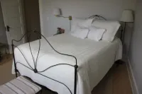 The Guesthouse West Side - Walking distance to the best Perrysburg has to offer!