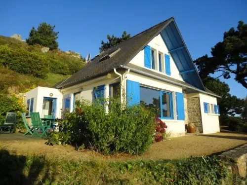 Exceptional site, feet in the water, on a wild island - all seasons Hotels in Trebeurden