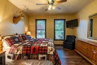 Lodge @ Little River Retreat w/Hot Tub - Sleeps 12