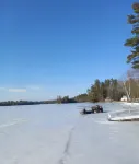 Cozy Cottage on water's edge of Lake Cobbosseecontee