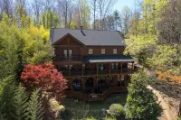 Waterfront cabin with party dock. We are pet friendly so bring the whole family. Hotels near Northeast Georgia History Center