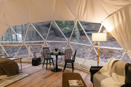 “Climber's Den” Rare Cliffside Stay w/ HotTub RRG