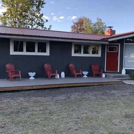 Cozy home next to airport with fenced backyard and lots of sun!