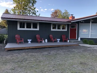 Cozy home next to airport with fenced backyard and lots of sun! Hotels near Chapel by the Lake