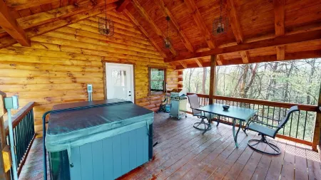 Secluded cabin for 2 in the Hocking Hills