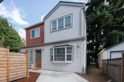 Ballard Home Base - Comfy Modern House in Seattle Hotel di Ballard