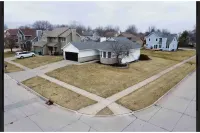 •Vibrant 4 bedroom house 2 king beds in Ankeny•