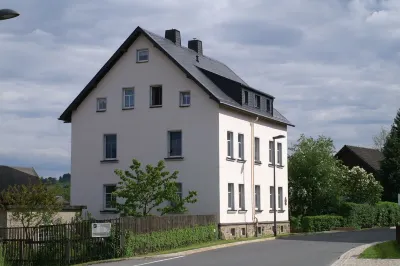 Ferienwohnung "schöne Aussicht" Hotels near Flurdenkmal "Weiße Frau"