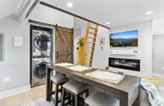 Live in Chic and Comfort: Experience Our Thoughtfully Designed 1 Bed with Loft! 日耳曼敦酒店