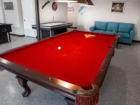 Pristine lake house offering watersports, gameroom favorites, and stunning view Hotels in Clines