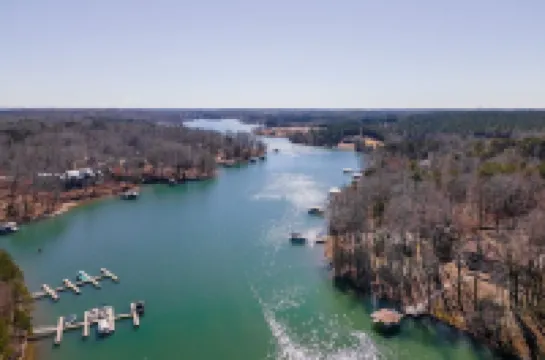 Perfect Summer Get Away! Charming 4 Bedroom Lake Front Home.