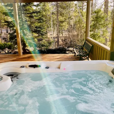 Modern Sunriver Luxury Home with Fenced Turf Pet Yard, Large Kids Room, SHARC !!