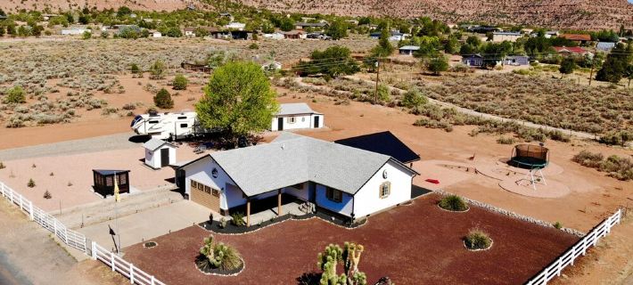 2 Bedroom Near Zion•Bryce•Wave: Hot Tub, Dining/Patio & Games - Red Rock Views! Hotels in Kanab