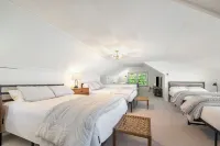 Amazing Lake House - beautiful clear lake - 2 hours from Chicago!