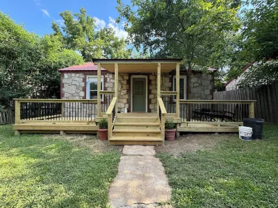 Fire Rock Cottage - Near Spring River - Fire Pit - Free Wood - Wifi