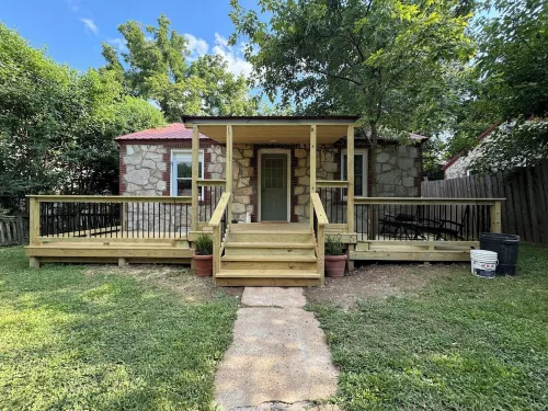Fire Rock Cottage - Near Spring River - Fire Pit - Free Wood - Wifi