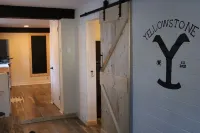 Cozy 2 bedroom home, Fast WIFI, Free Parking, BBQ