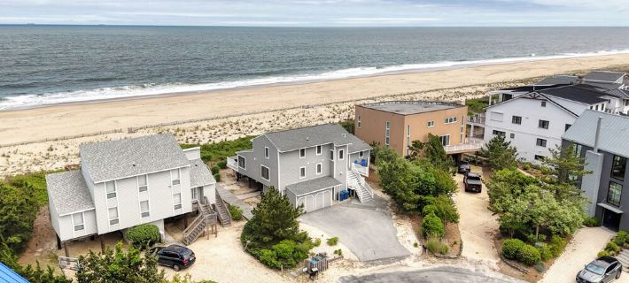 6 Bedroom Oceanfront House in N. Bethany Beach. Renovated in 2024. Watch video! Hotels in Bethany Beach