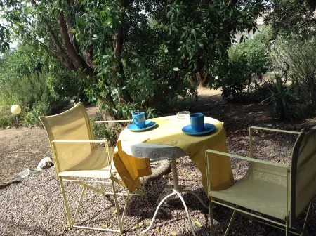 Studio 2 km from the beach wifi and parking