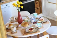 Luxury Scandi Cabin On A Hill, With Stunning Views Across Cornwall >NEAR ST IVES