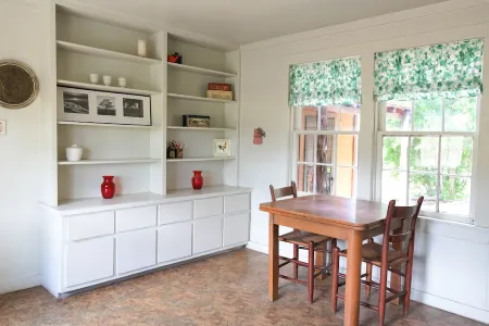 FarmHouse on the Creek near Parks & Winery