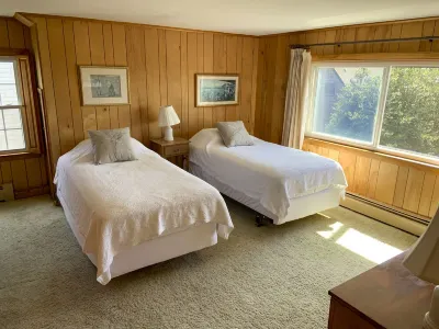 Easton's Point walk to beaches! Hotels near Norman Bird Sanctuary