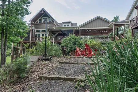 Luxurious Lake Front Estate, Sleeps 20 with Game Room and dock, pet friendly.