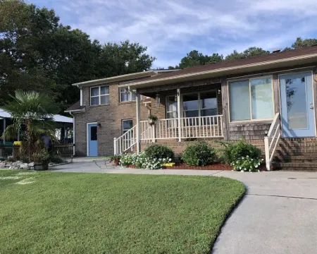 Private Riverfront Retreat - Just outside of Town Hotels in Pasquotank County