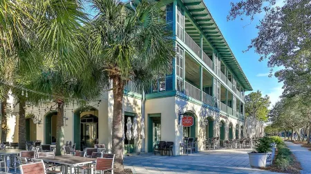 30A/GRAYTON BEACH HOME WITH 6-PASSENGER GOLF CART, POOL, BIKES, PADDLE BOARDS Отели рядом с достопримечательностью «Парк штата Грейтон Бич»