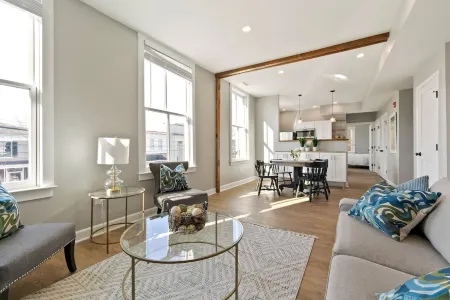 Newly restored apartment in the heart of Chestertown Отели рядом с достопримечательностью «Create»