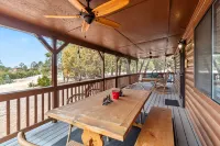 Comfy, Cozy Cabin in the Mountains with a large front porch. Pet-Friendly!
