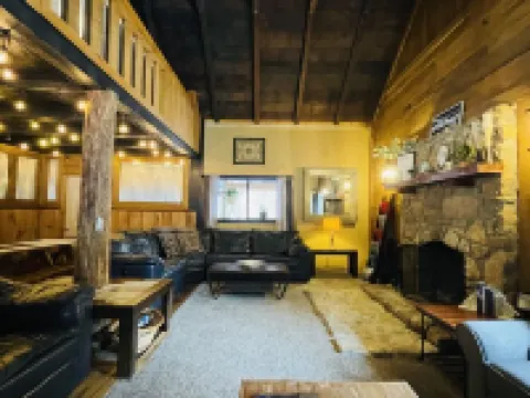 Rustic cabin just outside of Madison! Hotels in Madison