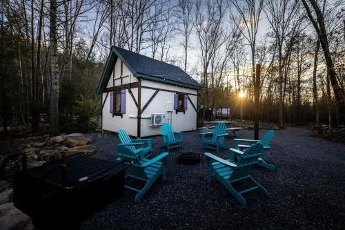 Storybook Cottage @ Four Fillies Lodge-Glamping