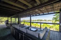 Screened Patio on Pickwick River- Boat & RV Parking, Fishing Pier- Dogs allowed