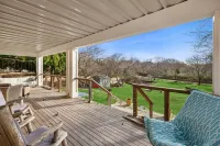 NEW LISTING - Newly Renovated Beach Home - Short Walk to Beach and Town