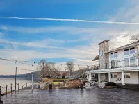 Rivers Edge• Unique Kids Playroom + Stunning Water Views + Hot Tub