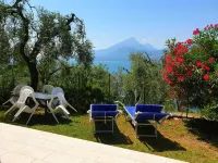 Holiday house La Pianta, is located in a quiet location, only 150 meters from the lake Hotels in Brenzone sul Garda