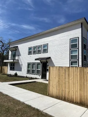 Plush Two-Story near TCU, Downtown Ft. Worth Entertainment, Restaurants Hotels near Renaissance Square