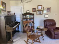 Charming Grandma Chic home in the Wood River Valley steps from the bike path - Wi-Fi
