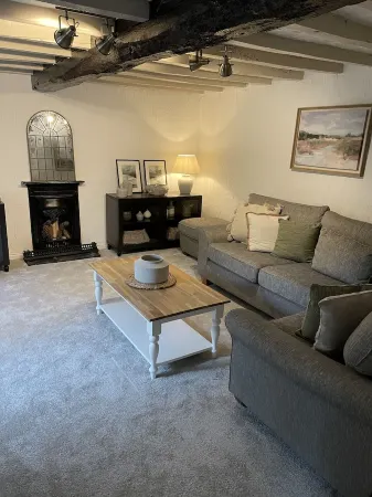 Stunning Canal Side Listed Cottage in the heart of Llangollen Отели в г. Лланголлен