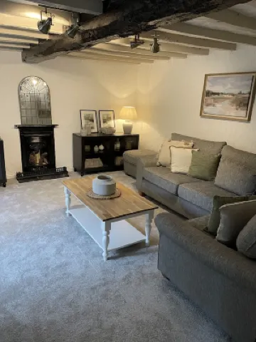 Stunning Canal Side Listed Cottage in the heart of Llangollen