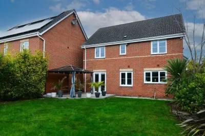 Amazing City Centre Home Hotels near Sri Guru Singh Sabha Gurdwara