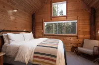 10 Star Retreat! Hot Tub/Bonus Room/Loft/AC/Sharc/Bikes & Fully Remodeled Fun!