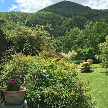 MANDOLATA - cottage with garden, shared pool, private veranda