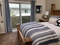 Oxnard Beach house two lots from sand! 엔컨터 주변 호텔