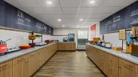 希爾頓歡朋酒店-布盧明頓 - 早餐